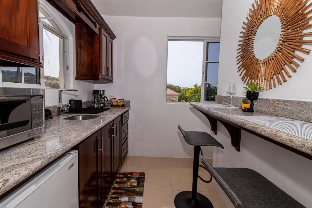 Runaway Bay Gem Suite