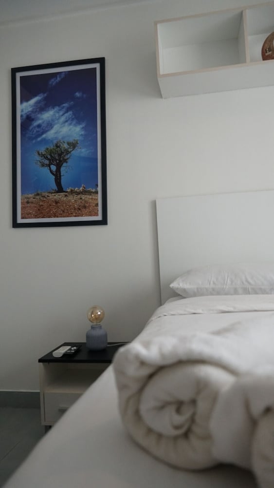 Bright & Breezy -1BR T1 211
