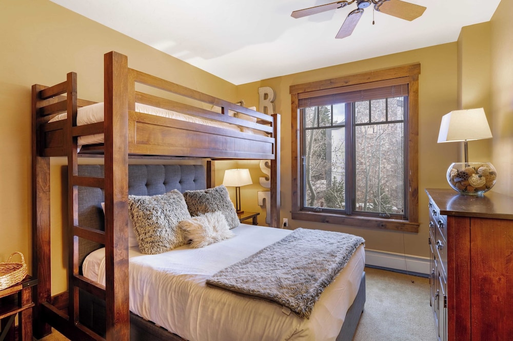 Steps to Lifts, Peak 9, Main Street Balcony, Lounge Pool Water House 5204