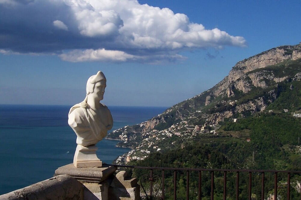 L'Incanto House