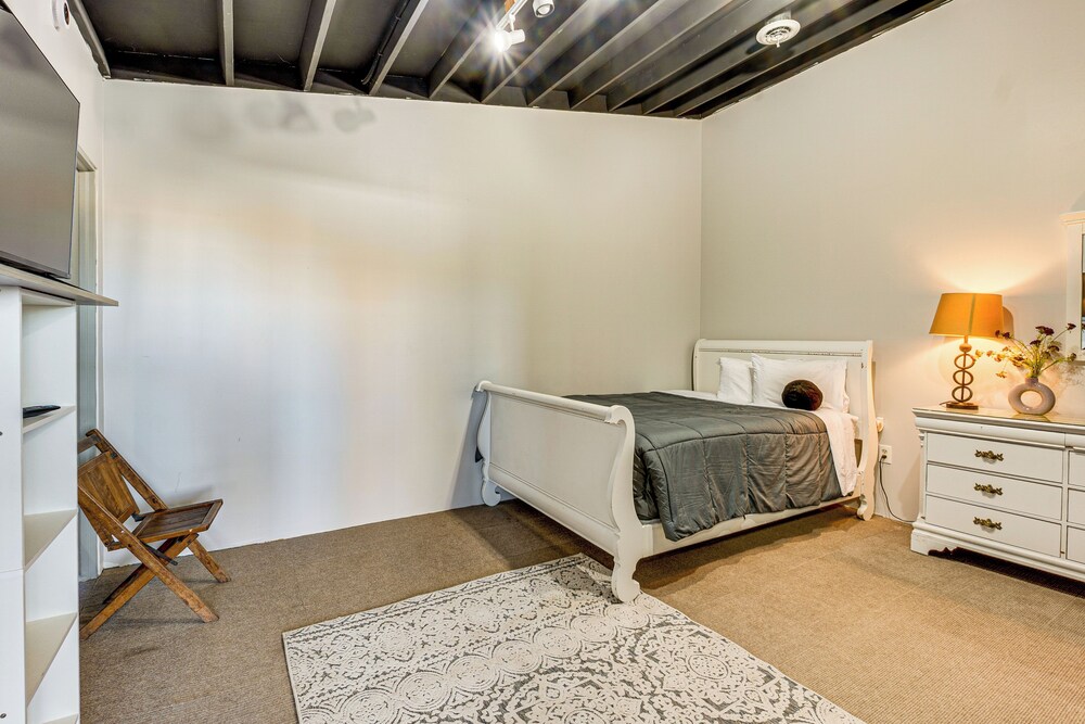 Walk to Huntington Center: 5,000-sq-ft Dtwn Apt