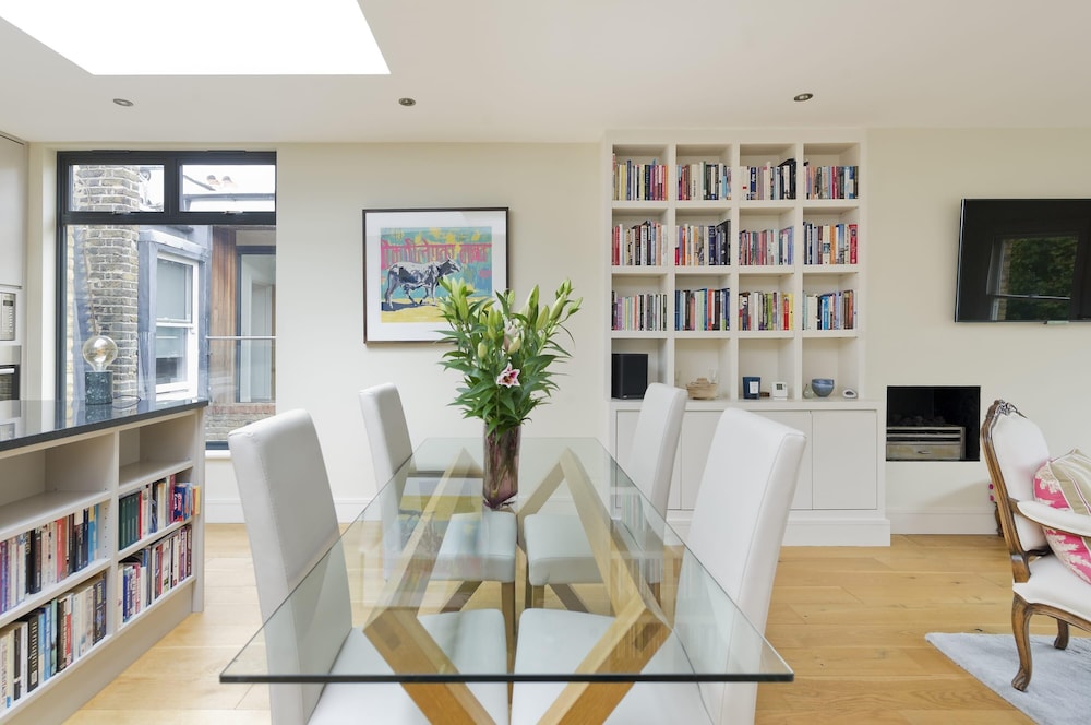 Spacious 3-bedroom Apartment in Earls Court