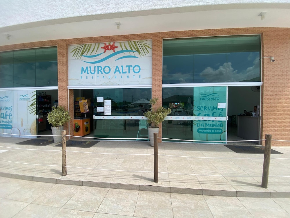 Flat Muro Alto CC 110 by La Playa