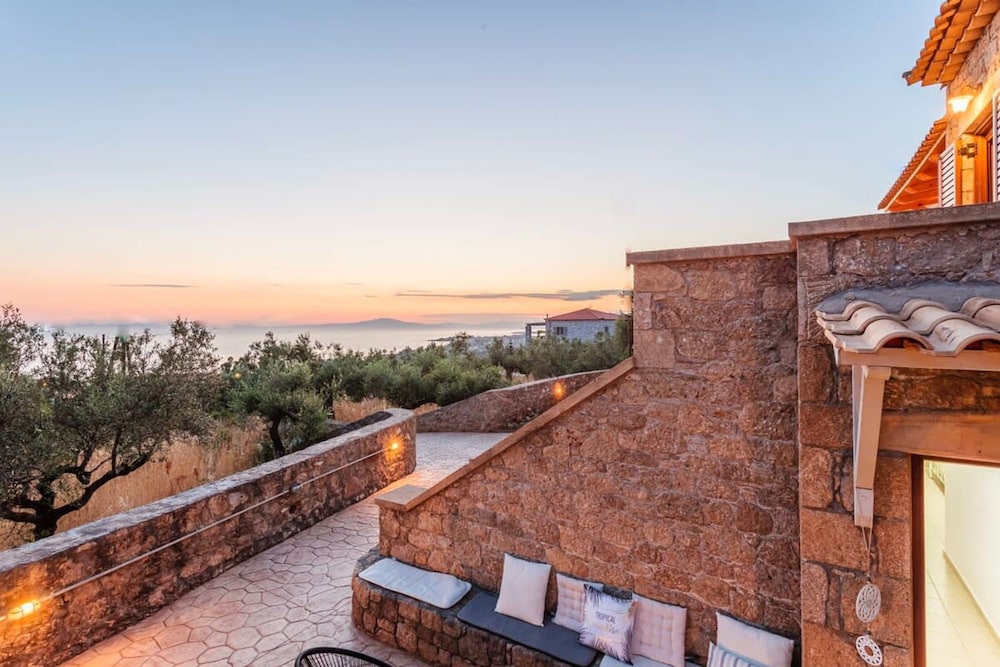 Mani Summer Escape - Spacious Home Fully Equipped