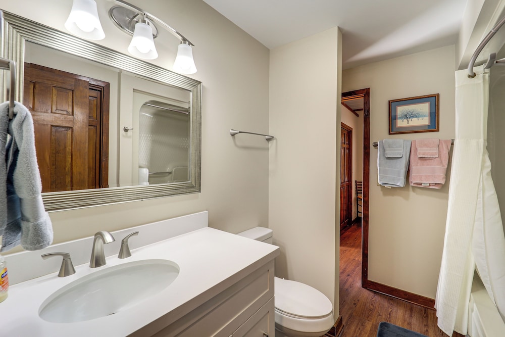 1/4 Mi to Skiing & Golf! Sugar Mountain Getaway