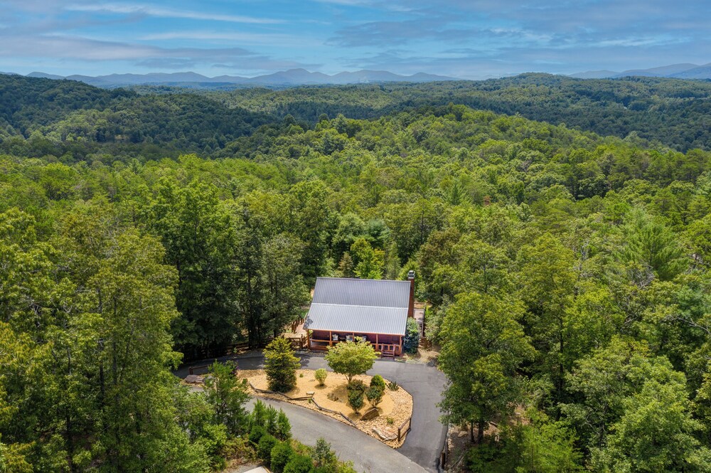 Mountain Haven in the Woods