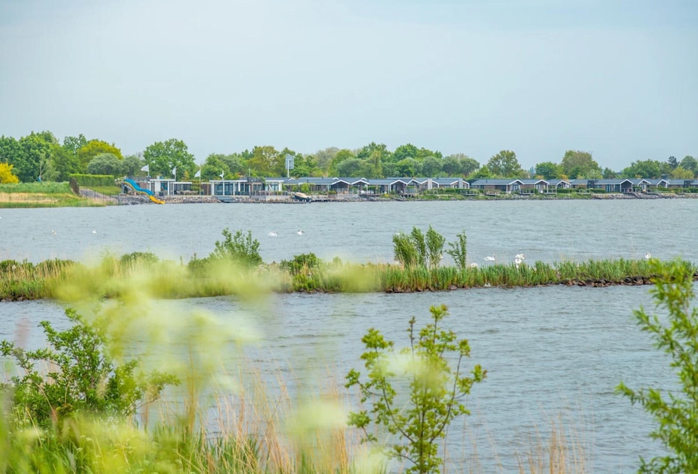 Modern Chalet With Dishwasher on the Markermeer
