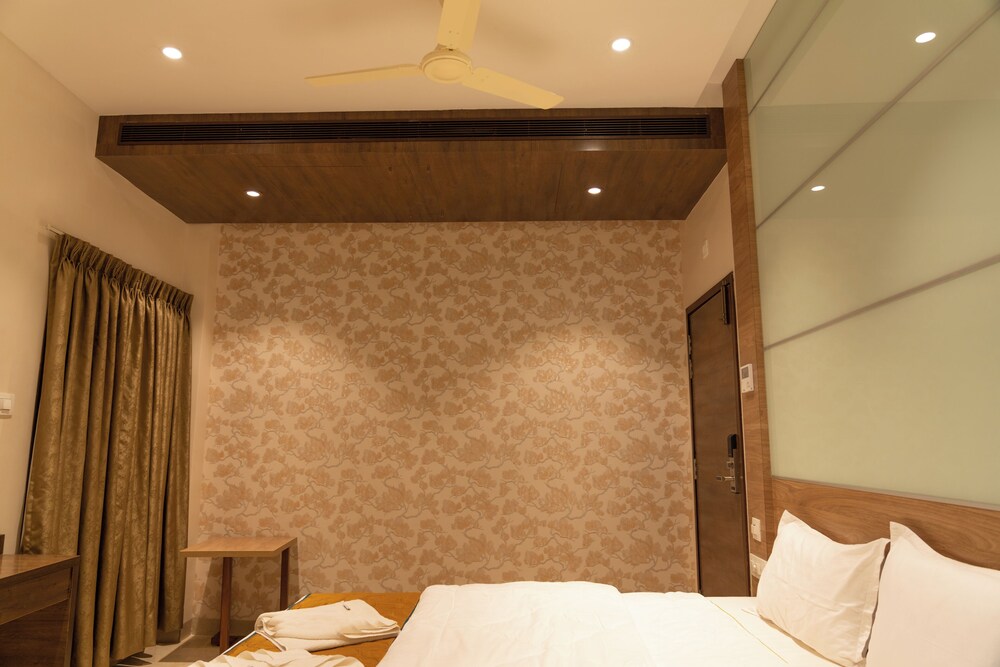 The Paradise Hotel - Luxury Stay