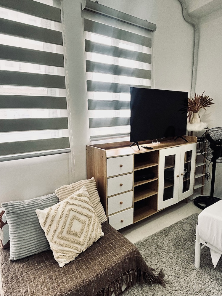 Bright & Airy Urban Escape
