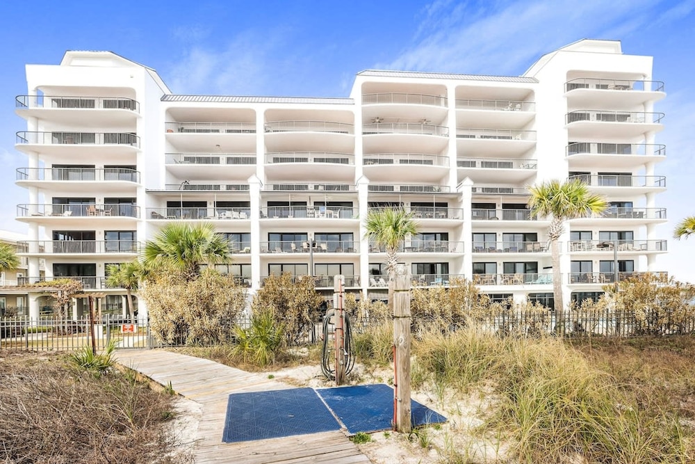 Grand Pointe 313 3 Bedrooms Gulf-front Stunning Views