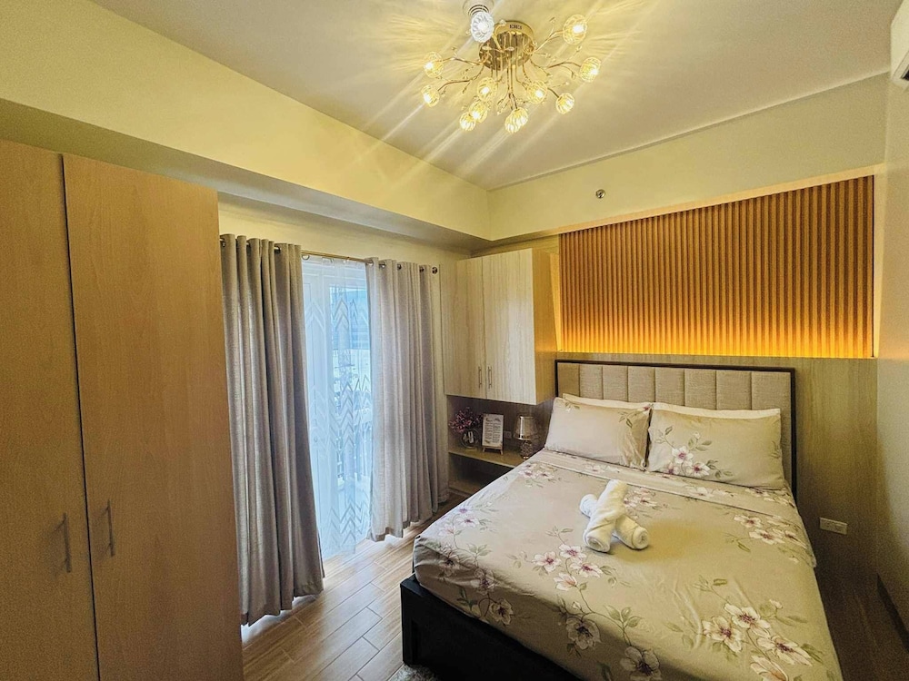 Cozy 1-bedroom Retreat in Iloilo City With City Views