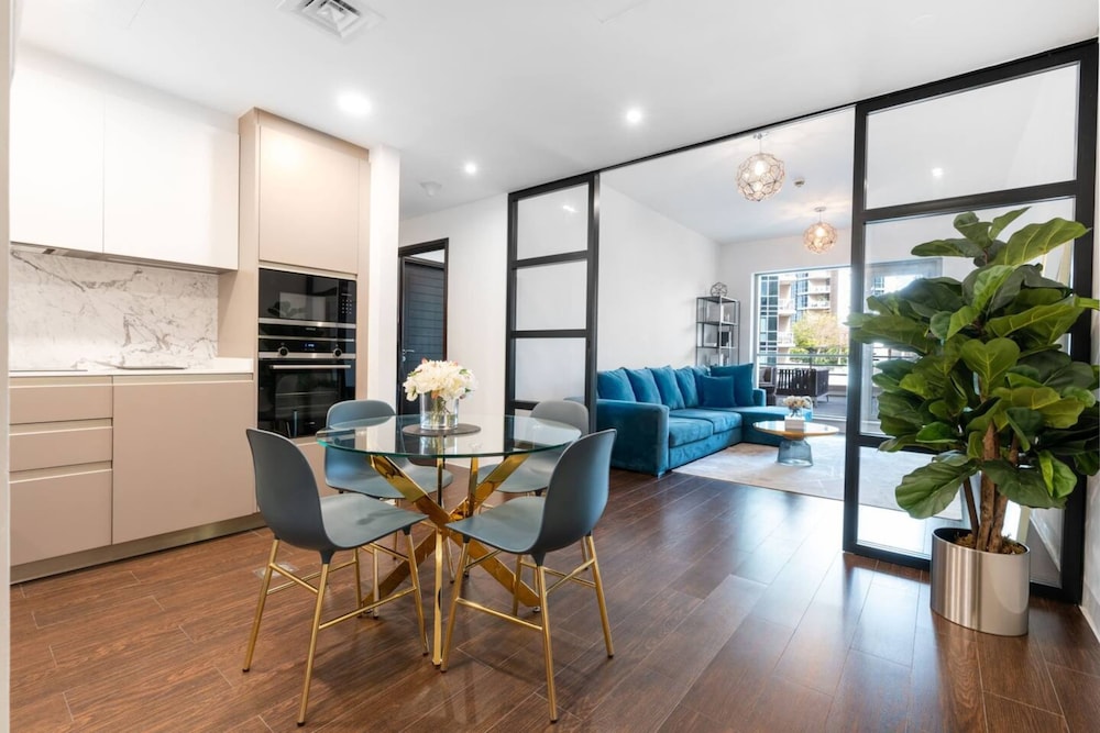 Stylish and Central 1 BD in Downtown Dubai