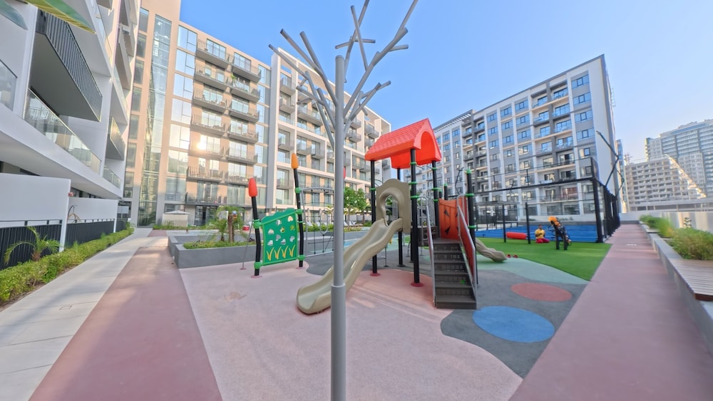 Beverly Boulevard By HMB HOMES