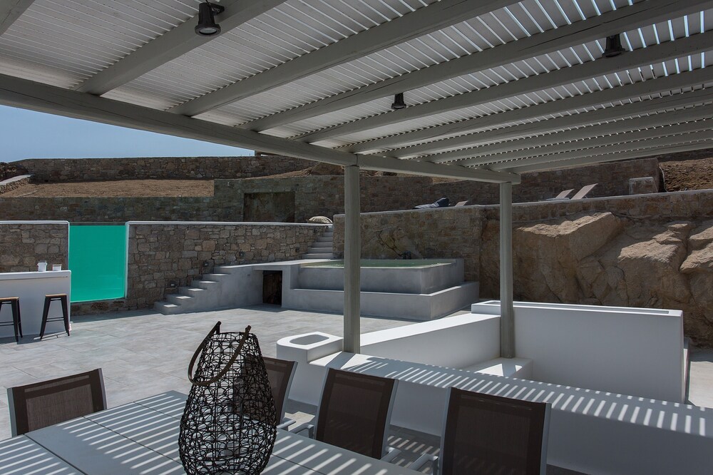 Villa Sapphire 6BR Hot Tub & Pool Ornos