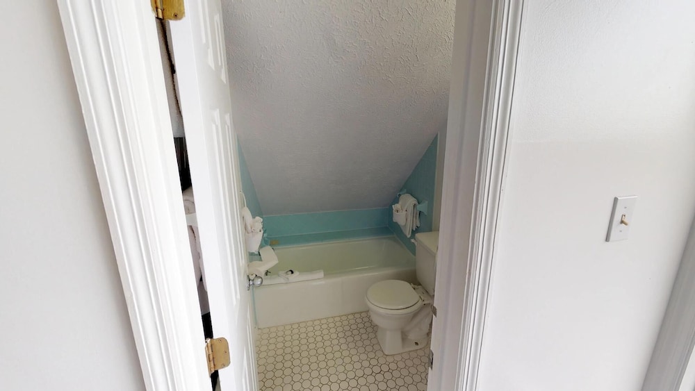 1603 Lovell Avenue Manor by Tybee Vacation Rentals