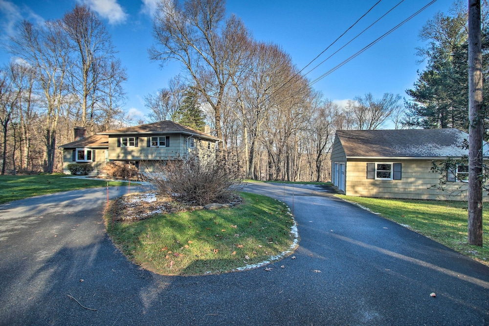 Family-friendly Woodbury Home With Yard + Deck! view 3