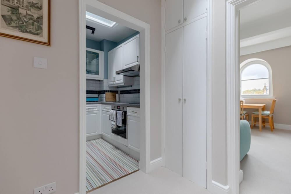 Quaint & Cosy 1 Bedroom Flat - Kensington Olympia!