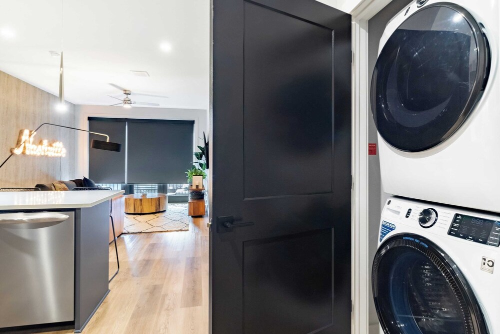 Sleeps 42 7 Modern Midtown Apartments w/ Gym + Pool Walkable to Shops & Eats
