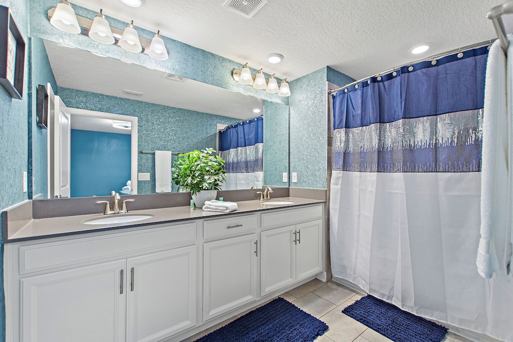 Wonderland Sleeps 14 Free Waterparks and South Facing Pool