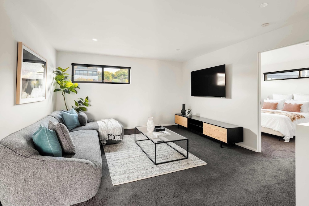 Valora Luxury By The Bay