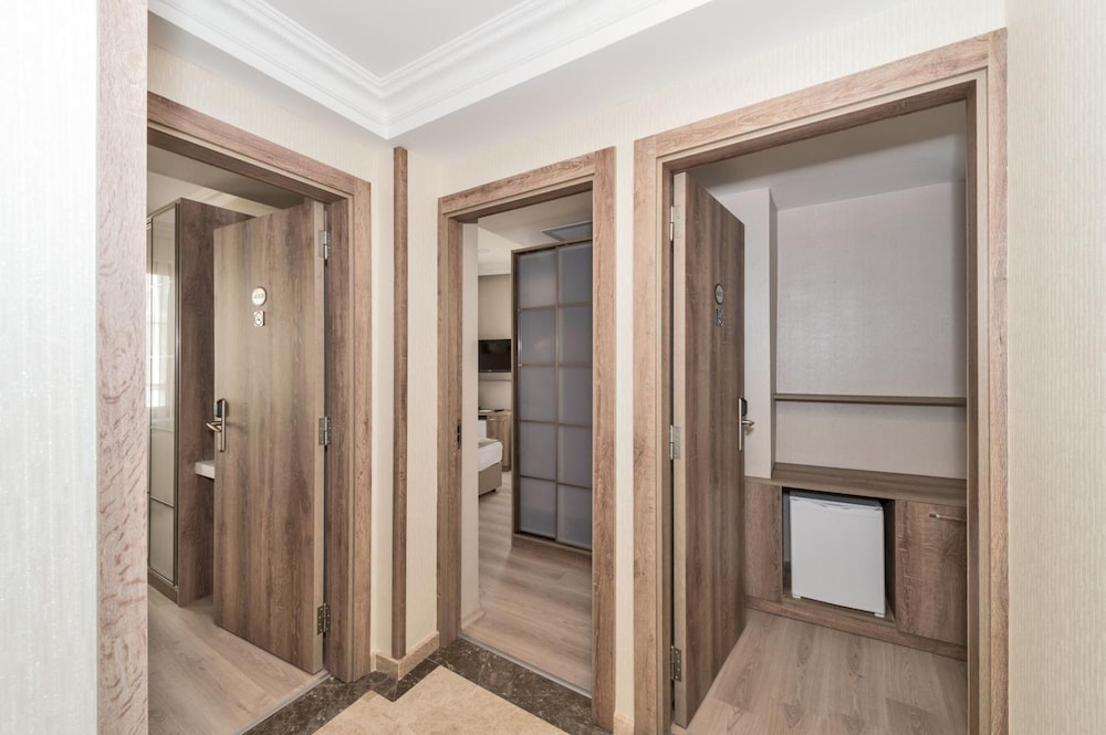 Alphonse Otel - Image 45