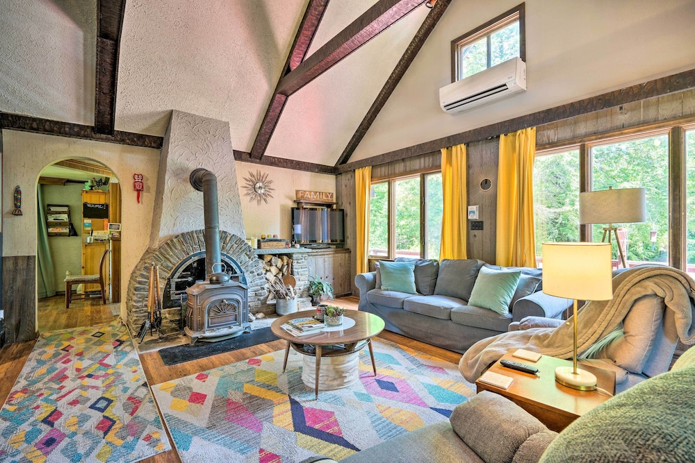 Vibrant Putney Cabin w/ Fire Pit: Hike & Ski!