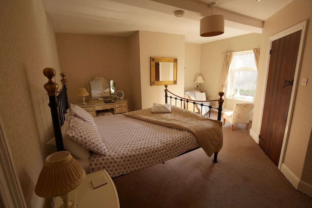 Fitzwarine House