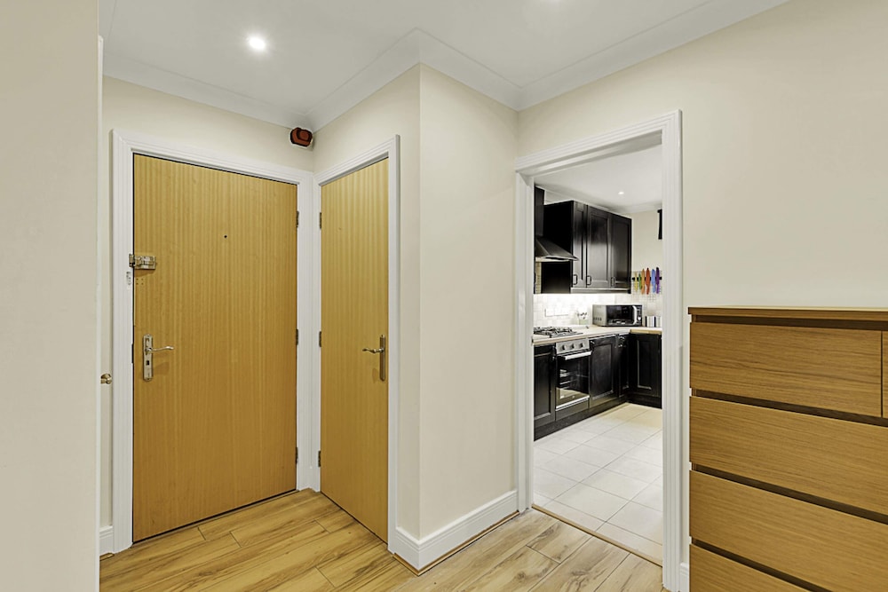 Charming Centrally Located Wimbledon Flat
