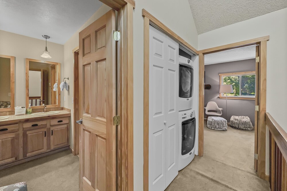 6952 Villamont Townhomes 2br 2ba 3 Bedroom Condo by RedAwning view 3