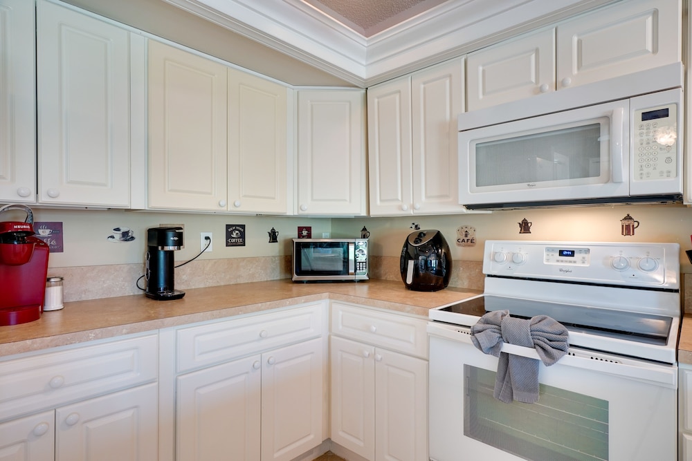 Cape Coral Vacation Home w/ Lanai & Private Pool! view 3