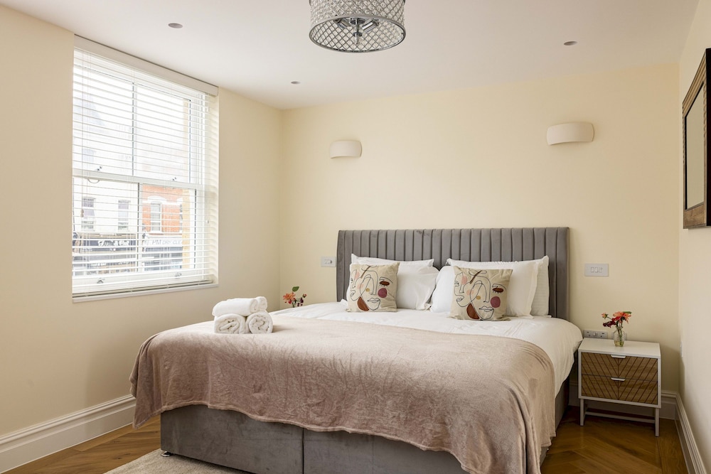 3-bdr Stunning LUX Villa Parking Central London