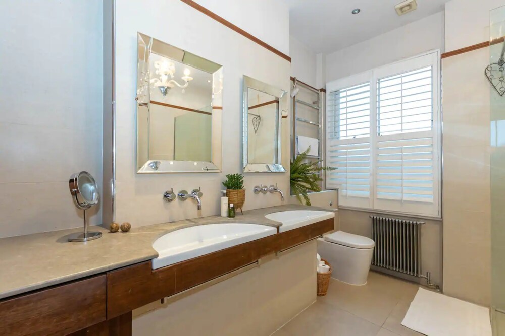 Gorgeous 4 Bedroom Family Home Next to Clapham Common