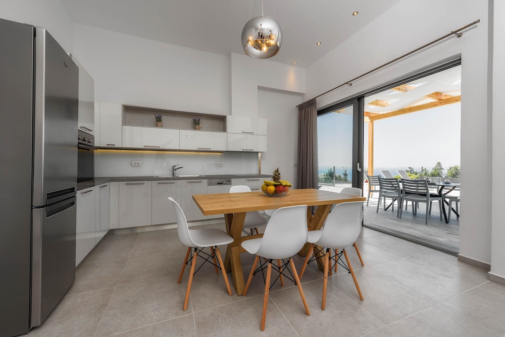 Alonaki Apartments view 5