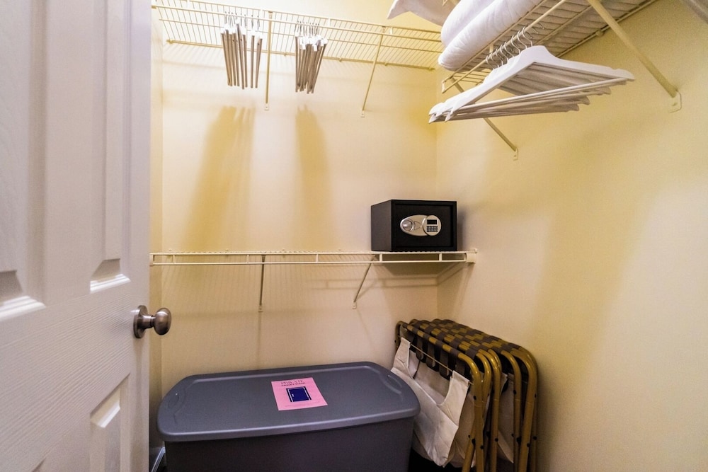 Family-friendly 3BR w/ Hot Tub & Games