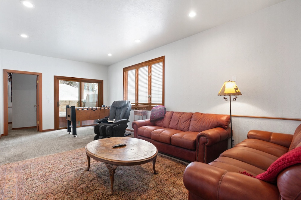 2430 Queen Esther Dr - 5 Bedroom Home with Spa 5 Home