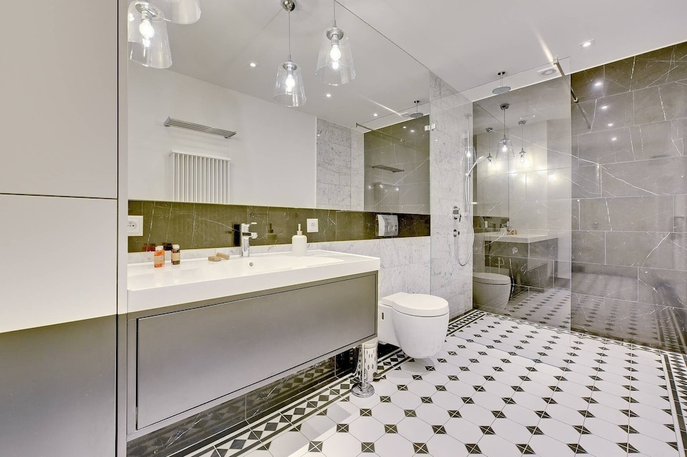 Grand Apartments