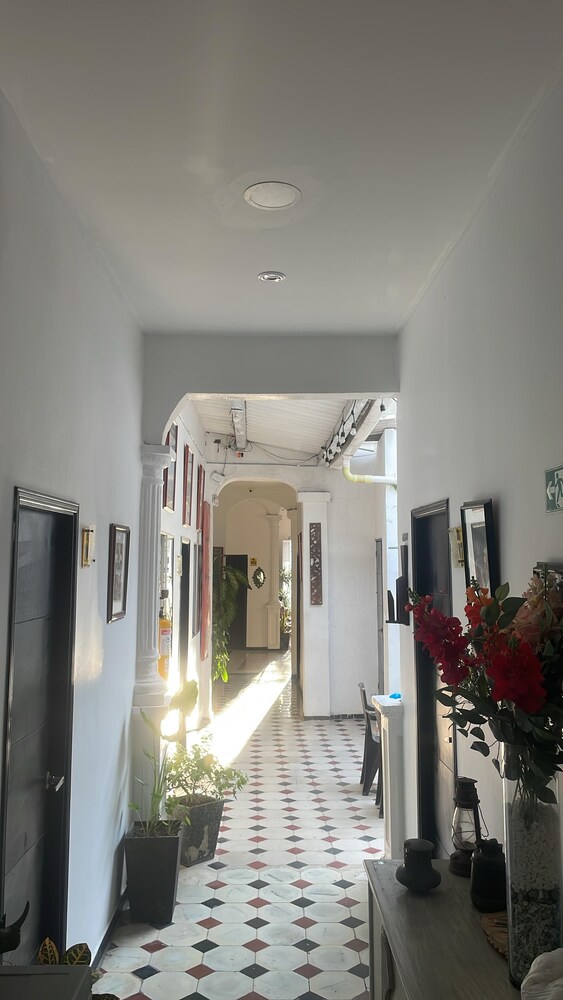 HOSTEL M&H