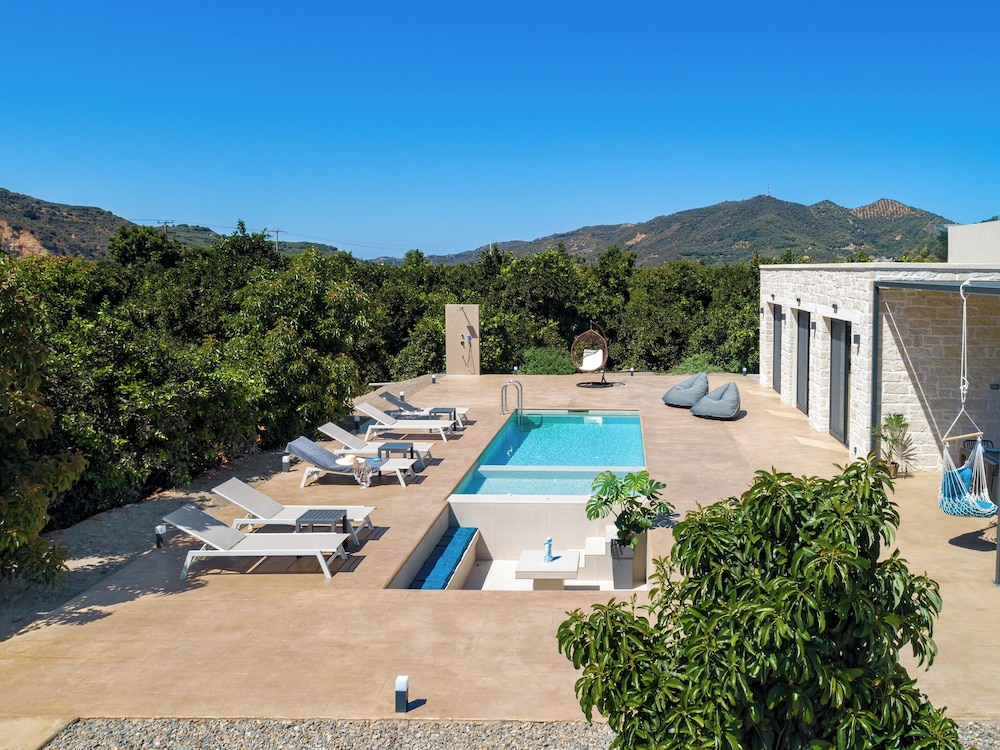 PanStel Luxury Villas - pools & jacuzzi