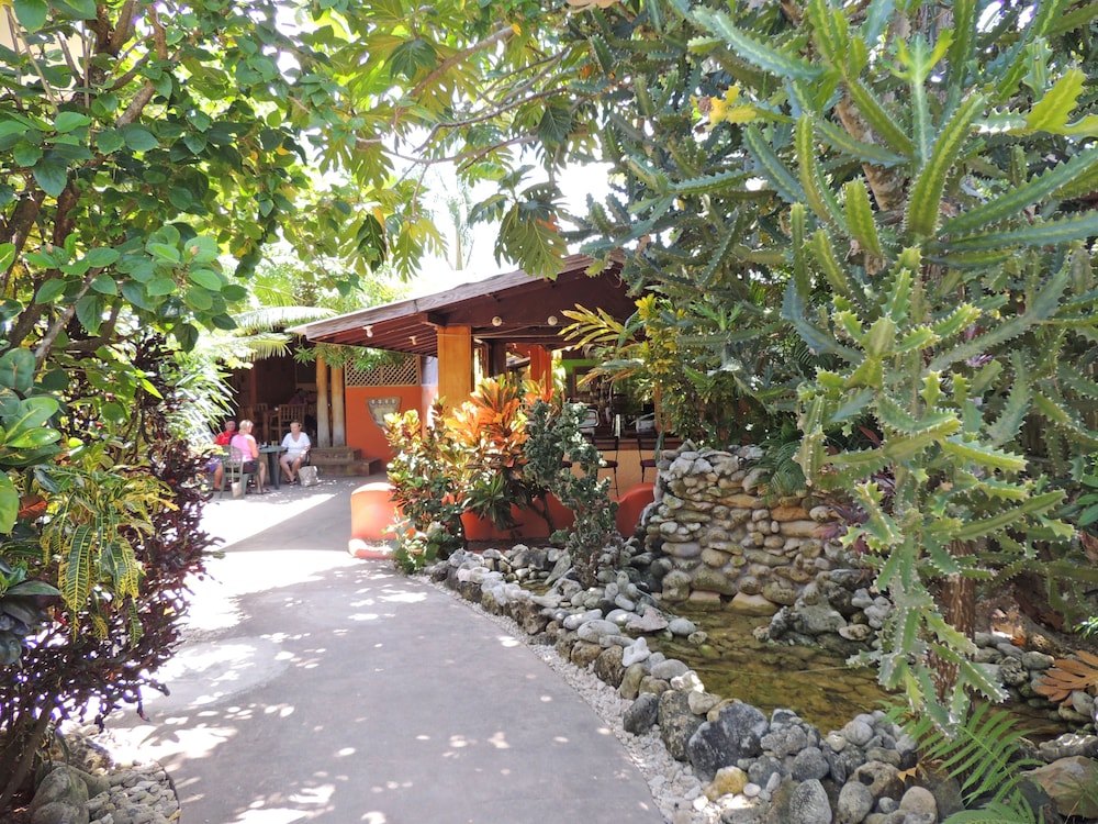 Sunrise Club Hotel Restaurant & Bar