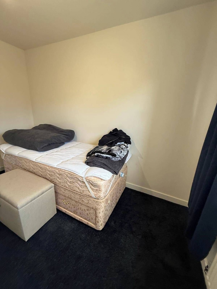 Central 2 Bed Home - Parking, Ev Point, Garden