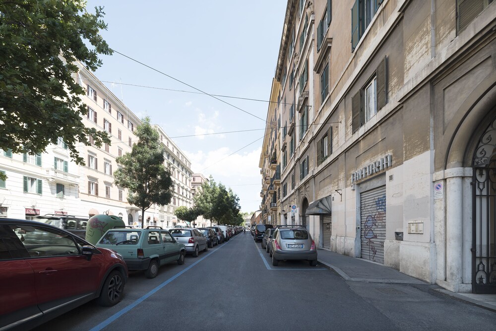 Colosseo & Colle Oppio Charming Apartment