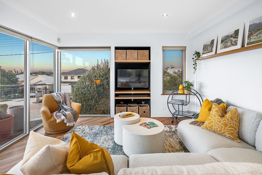 Designer Luxury 3brd - Epic Views - South Perth