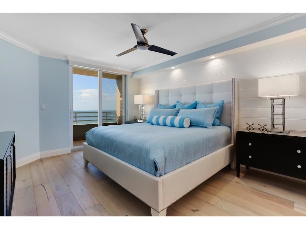 Beachfront Condo With 180-degree Views and Pool view 3