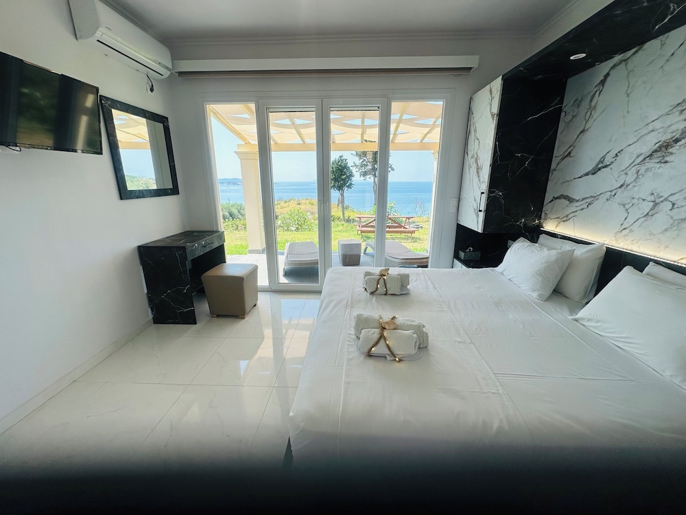 Nikos Apartments
