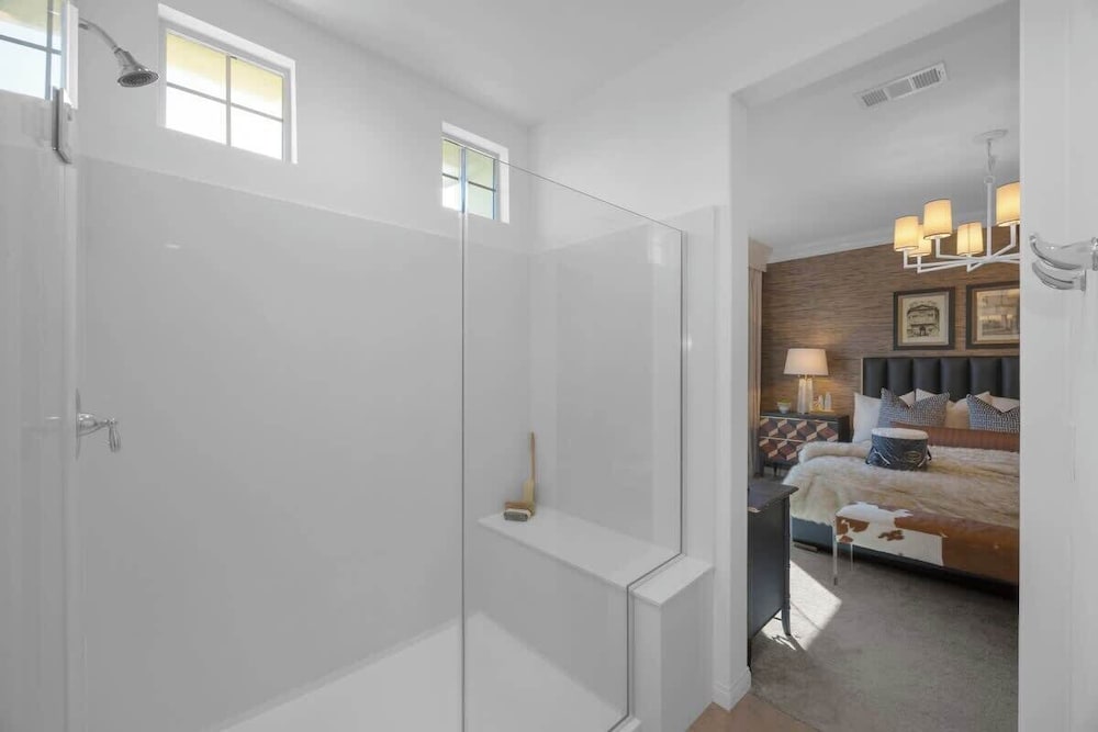 @marbella Lane - Stylish Dream Home in RMV w/ Pool
