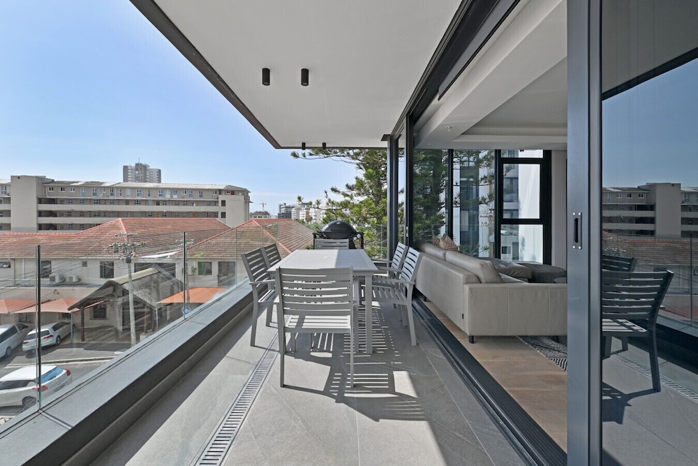 2 Bedroom Heart of Sea Point The Avant