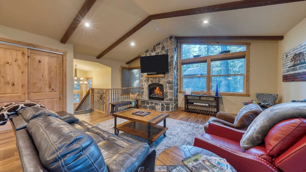Cozy Tahoe Retreat w/ Hot Tub, Movie Room & Forest Views Tahoma Getaway by Avantstay