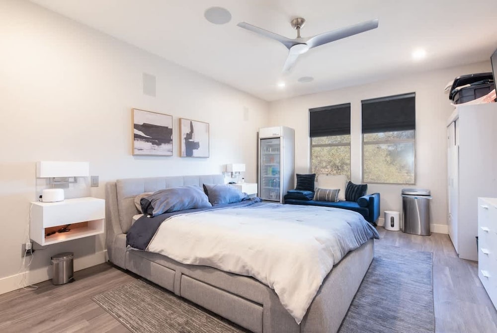 Lux Scottsdale Condo Overlooks 9th Hole Near Golf