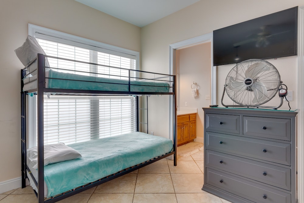 Orange Beach Family Duplex w/ Deck < 1 Mi to Shore view 4
