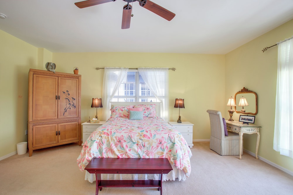 3 Mi to Dtwn Fort Myers: Condo w/ Pool & Hot Tub
